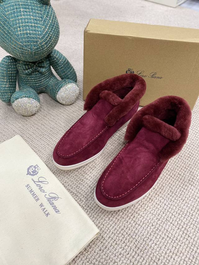 羊京高版本， 年升级秋冬系列羊毛版 意大利手工品牌 Loro piana 诺悠翩雅主要专注 手工鞋 材料都是采用进口羊京超级舒适的乐福鞋 当下早就火爆全球 面料