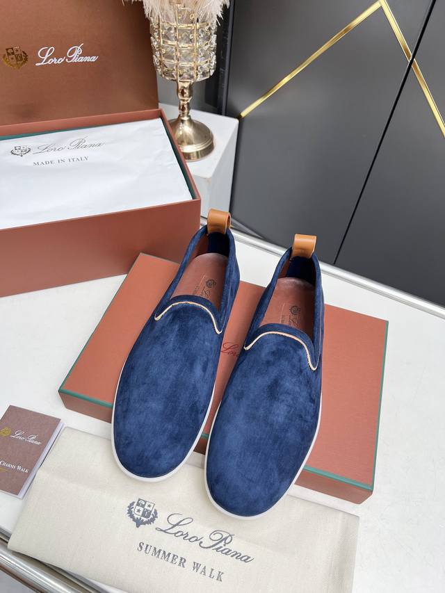 Loro piana 诺悠翩雅四季经典款。于1924年4月24日一手创立现有的Loro piana公司。家族经营至今已是第六代，为讲求品味及对质量有要求的顾客提