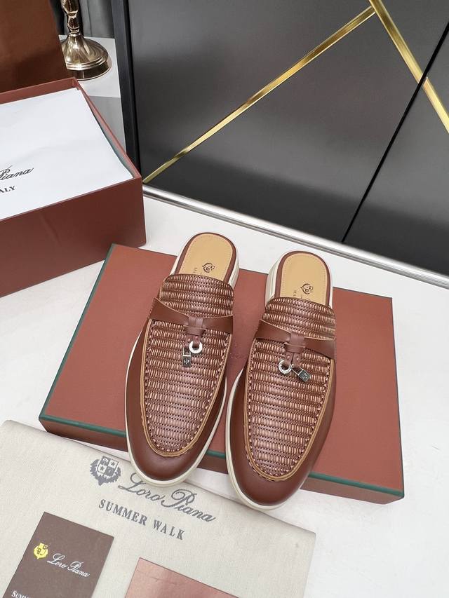 Loro piana 诺悠翩雅四季半拖电绣款。于1924年4月24日一手创立现有的Loro piana公司。家族经营至今已是第六代，为讲求品味及对质量有要求的顾