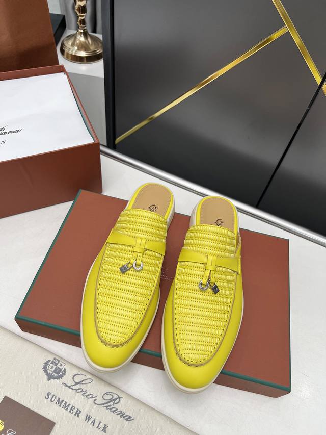 Loro piana 诺悠翩雅四季半拖电绣款。于1924年4月24日一手创立现有的Loro piana公司。家族经营至今已是第六代，为讲求品味及对质量有要求的顾