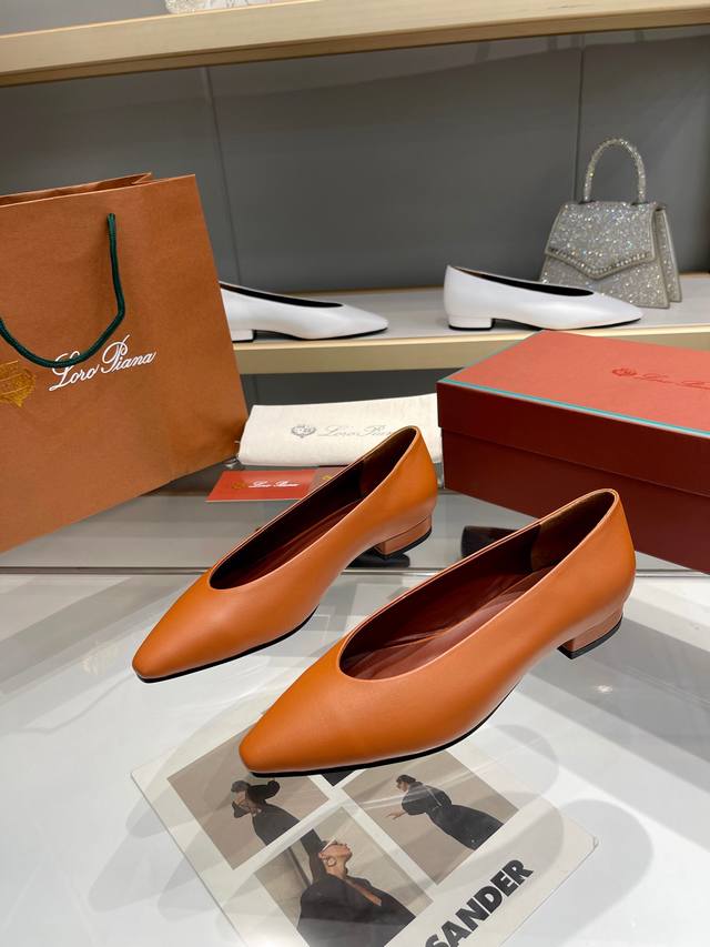 Loro piana*顶级正品级高版四季款购买原版1:1复制 于1924年4月24日一手创立现有的Loro piana公司。家族经营至今已是第六代，为讲求品味及