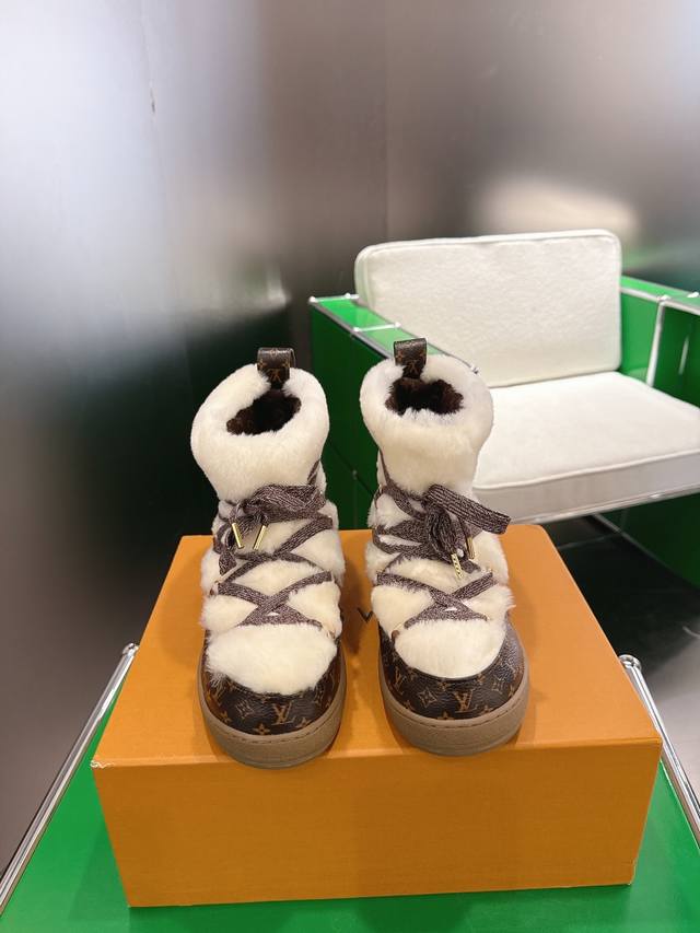 Louis Vuitton 路易威登 秋冬最新款雪地靴 超多明星网红种草 真羊毛鞋面 防水防风又保暖 羊毛尼内里舒适又透气，现在正当季，剁手党抓紧囤起来，冬天穿