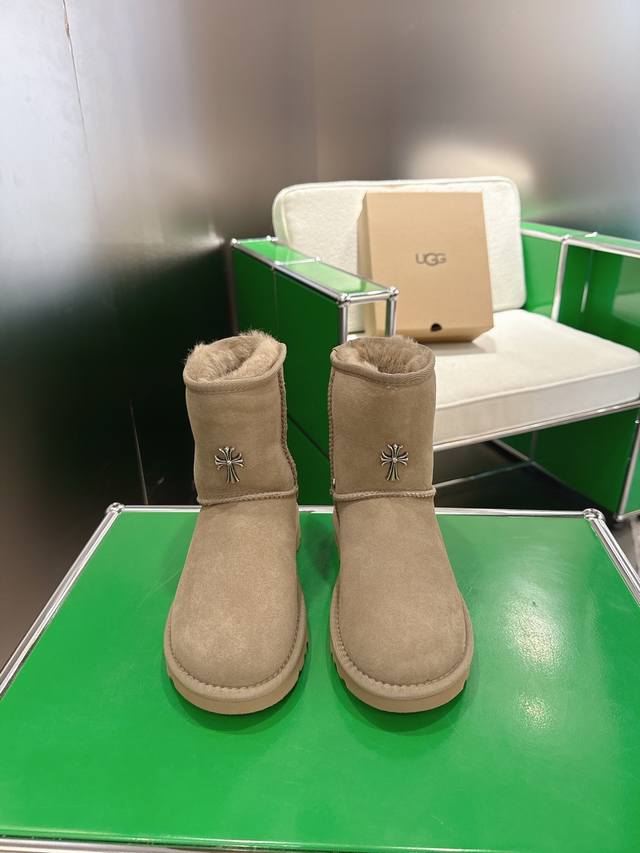 K002 Comehearts 克罗心 X Ugg 联名~限量版系列 限量款系列，一款不会撞衫的、简约的联名撞色设计轻便的大底、鞋面采用定制防水牛猄、内里定制纯