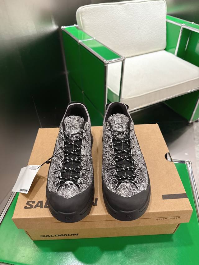 K039 Salomon 萨洛蒙 2025秋冬新款Xt-Alp新色系跑步鞋休闲运动鞋 上脚实感:中底搭载全掌玻璃纤维能量板和超厚弹性泡沫中底，跑动时推进力十足，