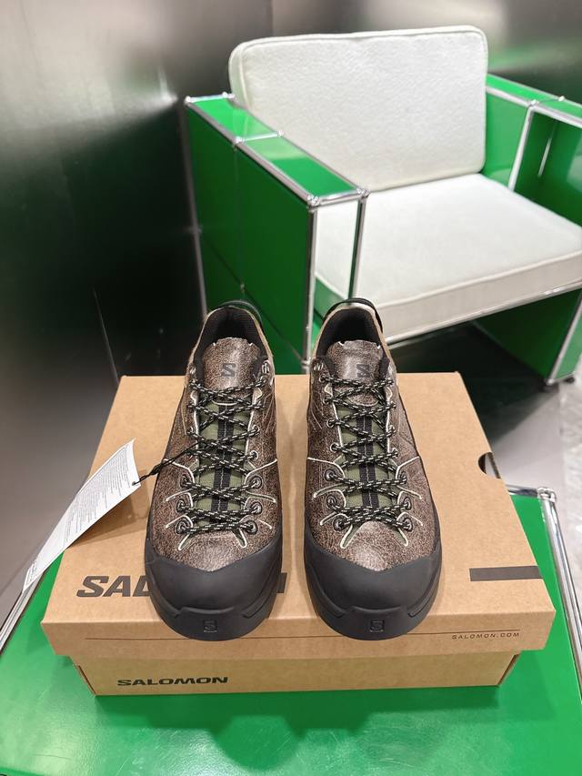 K039 Salomon 萨洛蒙 2025秋冬新款Xt-Alp新色系跑步鞋休闲运动鞋 上脚实感:中底搭载全掌玻璃纤维能量板和超厚弹性泡沫中底，跑动时推进力十足，