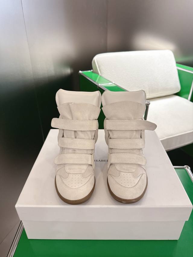 Isabel Marant伊莎贝尔 Bobby坡跟休闲鞋 精致工艺与时尚风格的完美邂逅，每一针每一线，都编织的时尚传奇，每一寸皮革，都诉说着品质的执着，每一双伊