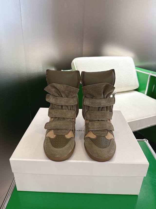 Isabel Marant伊莎贝尔 Bobby坡跟休闲鞋 精致工艺与时尚风格的完美邂逅，每一针每一线，都编织的时尚传奇，每一寸皮革，都诉说着品质的执着，每一双伊