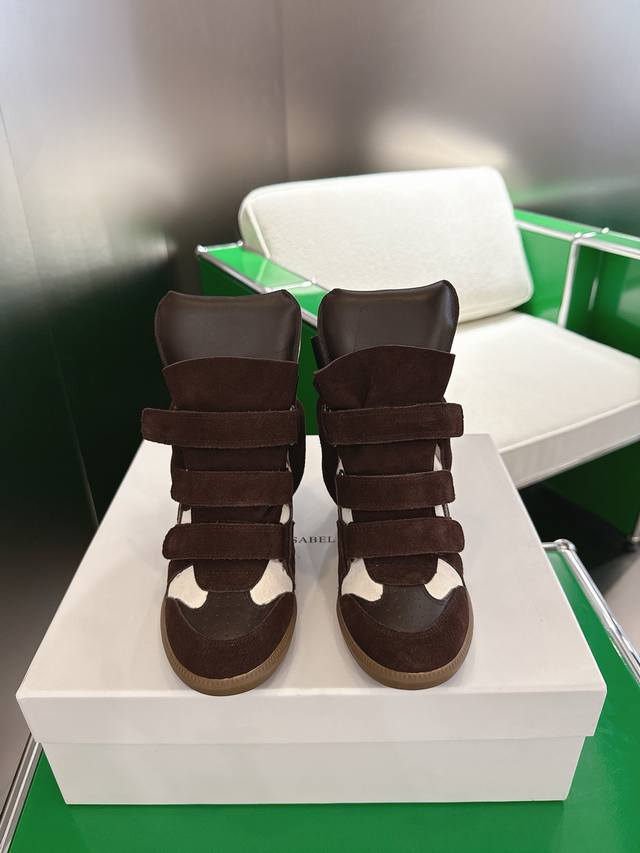 Isabel Marant伊莎贝尔 Bobby坡跟休闲鞋 精致工艺与时尚风格的完美邂逅，每一针每一线，都编织的时尚传奇，每一寸皮革，都诉说着品质的执着，每一双伊