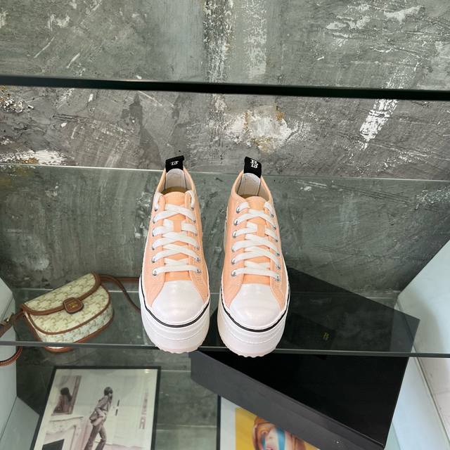 R13低绑帆布鞋 8300块买版爆拆开发增高8厘米 秒变大长腿 香港代购 R13 春夏做旧松糕低帮帆布鞋 鞋面破洞设计 上脚超级舒服，走一天也不累脚码数:34-