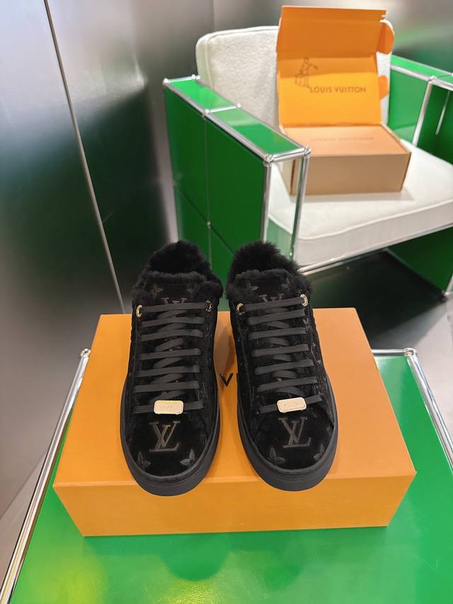 顶级版本 K007 Louis Vuitton 路易威登Time Out休闲板鞋 小白鞋毛里 本款Time Out运动鞋拼接牛皮革与 Monogram 丹宁布，