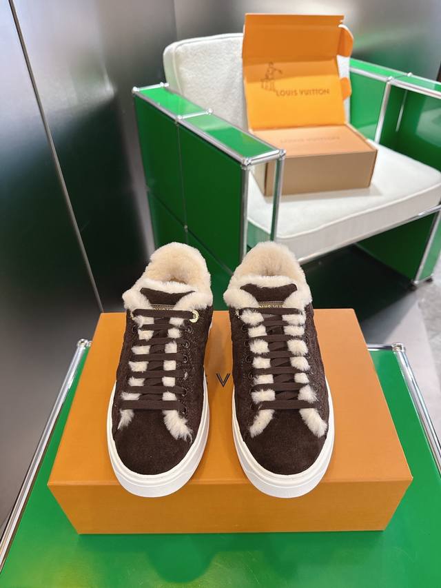 顶级版本 K007 Louis Vuitton 路易威登Time Out休闲板鞋 小白鞋毛里 本款Time Out运动鞋拼接牛皮革与 Monogram 丹宁布，