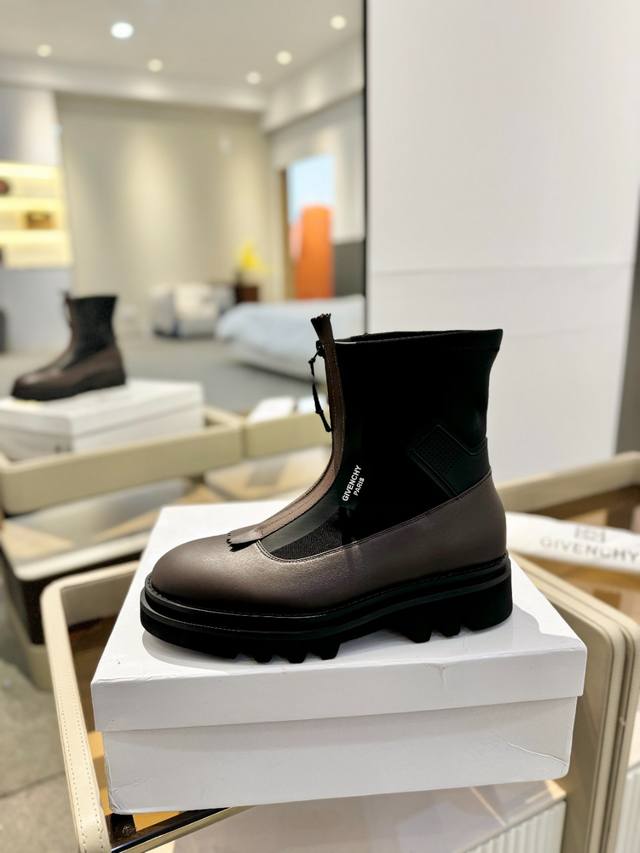 价格p： GⅣEnchy 纪梵希 新款高帮男女休闲靴，爆款热卖众多红人明星秀造型简约且兼具时尚运动感 进口头层牛皮，羊皮内里 ，原版耐磨防滑大底 脚感舒适 ，情