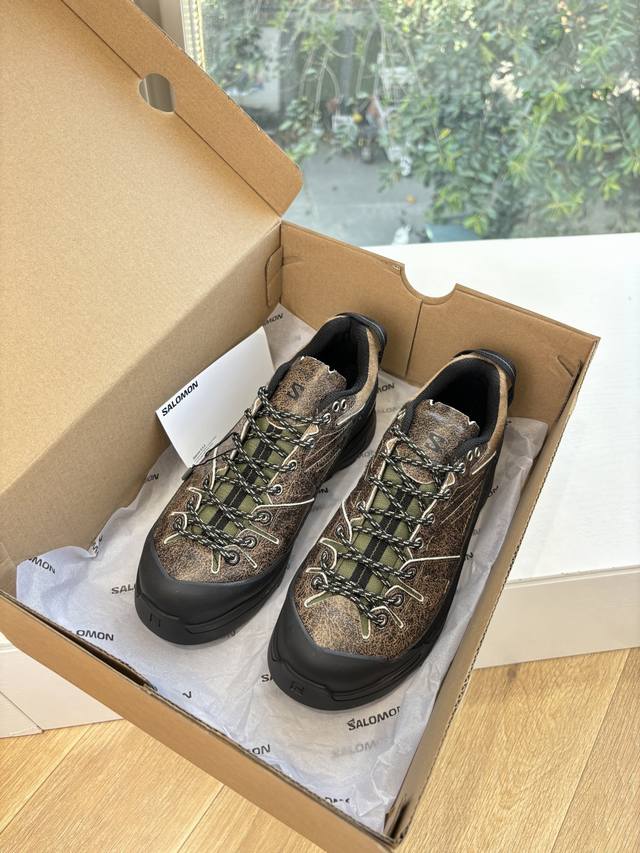 出货快只做顶级G077顶级版本萨落蒙代购级别Mm6针织Salomon 联名款半拖鬼才设计师品牌，一个轻奢品牌上脚很百搭哦，也很随脚舒适，这一款德国训练鞋延续了经