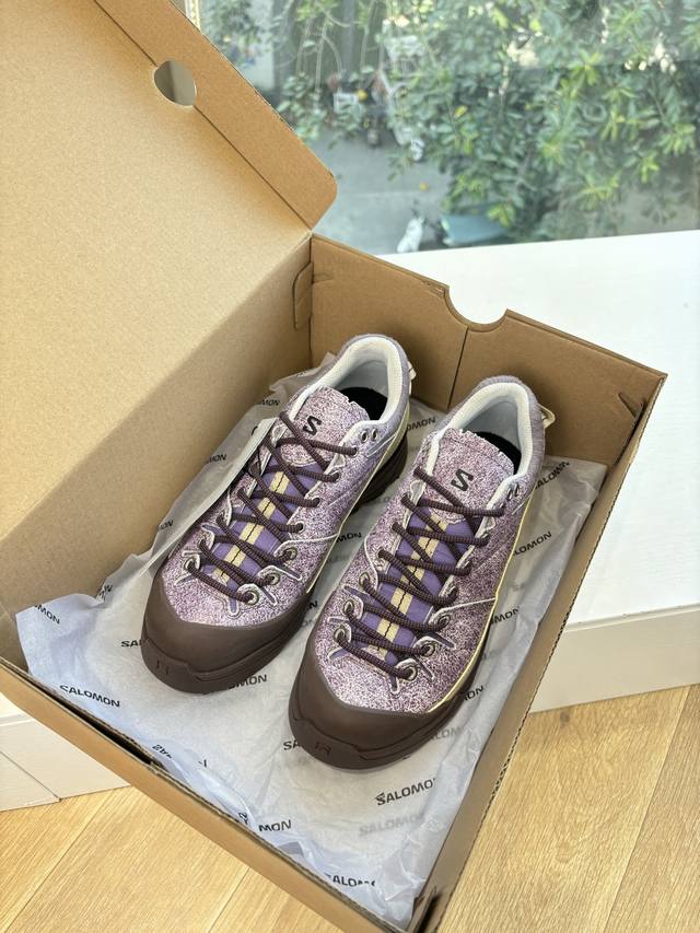 出货快只做顶级G077顶级版本萨落蒙代购级别Mm6针织Salomon 联名款半拖鬼才设计师品牌，一个轻奢品牌上脚很百搭哦，也很随脚舒适，这一款德国训练鞋延续了经