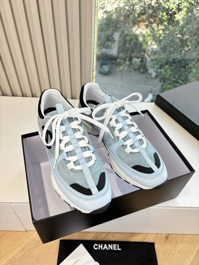 G059所见即所得Chanel 香奈儿 2025新款小香风麂皮圆头熊猫菱格厚底运动鞋时尚增高鞋休闲鞋 面料：进口磨砂牛皮 内里：元版内里 鞋底：原版开模鞋底 全