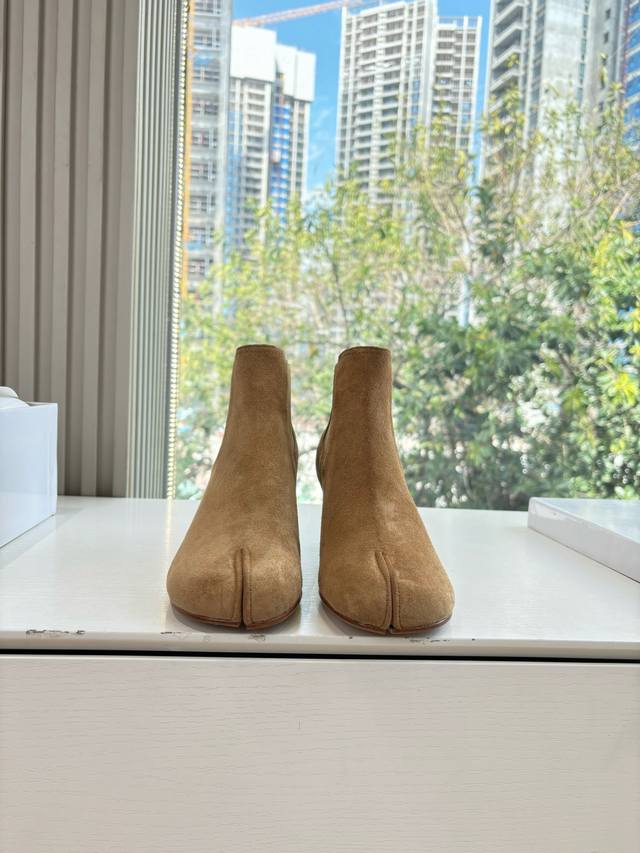 G012所见即所得代购级别 Maison Margiel* 玛吉拉分趾经典款矮跟娃娃头苹果头短靴Mm6家Tabi分趾鞋靴2025新品最高版本买手代购1:1完美复