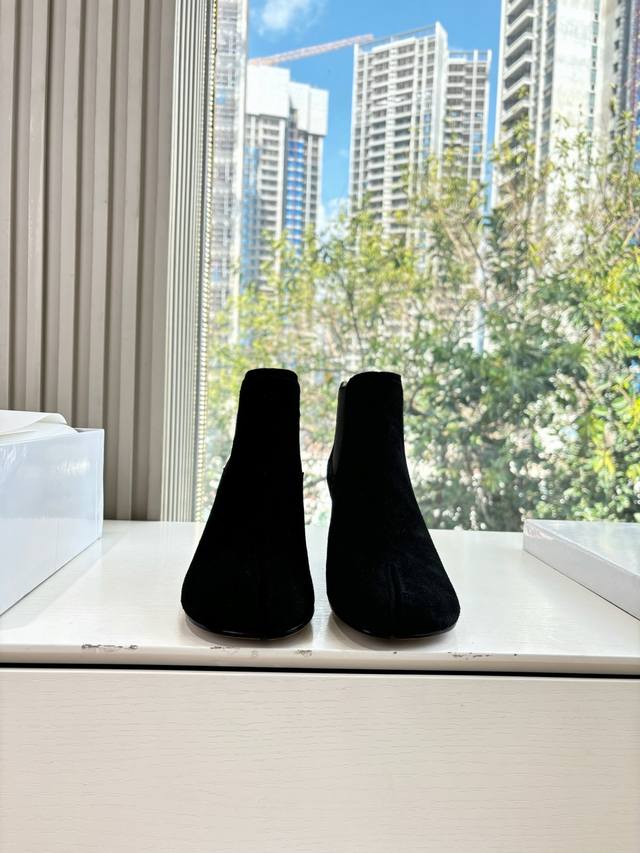 G012所见即所得代购级别 Maison Margiel* 玛吉拉分趾经典款矮跟娃娃头苹果头短靴Mm6家Tabi分趾鞋靴2025新品最高版本买手代购1:1完美复