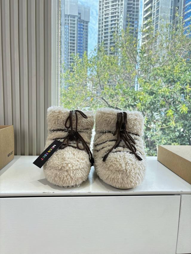 G178所见即所得Moon Boot 秋冬最新款雪地靴 丑萌滑雪鞋超多明星网红种草 秋冬滑雪必备款 现在有一款更另类的雪地靴又杀回来了 内增高5Cm那就是Moo