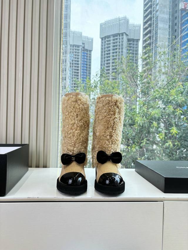 G059代购级别Chanel香奈儿*小香秋冬新款雪地靴骑士靴雪地靴库靴切尔西靴真的是帅气时尚的代表马丁靴骑士靴靴筒Chanel字母点缀 低调不失奢华！简约时尚个