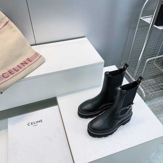 高品质出厂 ！顶级品质Celine赛琳25Ss秋冬凯旋门经典复古松糕厚底系带、扣带马丁靴短靴系列！这个秋冬为女神们专属定制的一系列潮流单品！系带厚底增高的设计版