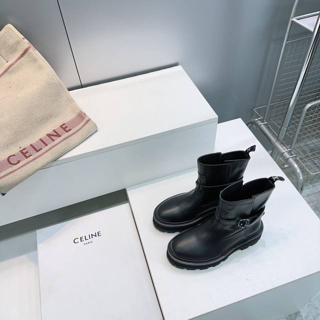 高品质出厂 ！顶级品质Celine赛琳25Ss秋冬凯旋门经典复古松糕厚底系带、扣带马丁靴短靴系列！这个秋冬为女神们专属定制的一系列潮流单品！系带厚底增高的设计版