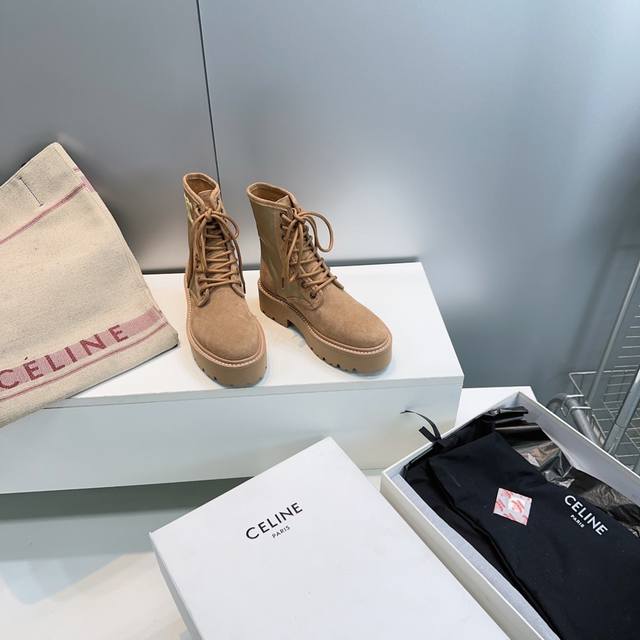 高品质出厂 ！顶级品质Celine 赛琳25Ss秋冬凯旋门经典复古松糕厚底系带马丁靴短靴！这个秋冬为女神们专属定制的一款潮流单品！系带厚底增高的设计版型超正、当