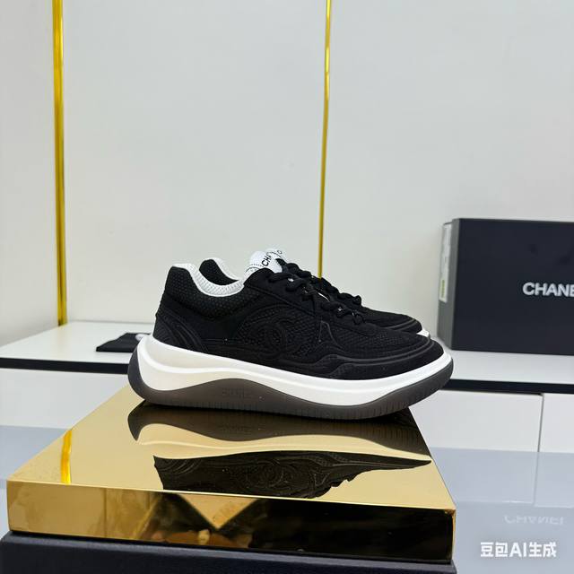 女码 Chanel香奈儿休闲厚底增高鞋 2025专柜顶级休闲款运动鞋 这款经典设计；鞋面多种工艺电绣的风格；大底却时尚运动；不平凡的拥入了多种配色元素 多元化混