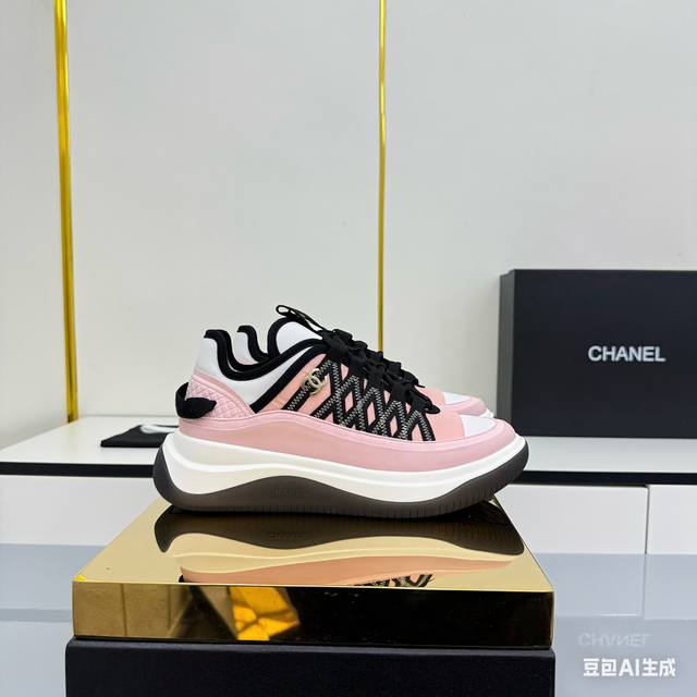 女码 Chanel香奈儿休闲厚底增高鞋 2025专柜顶级休闲款运动鞋 这款经典设计；鞋面多种工艺电绣的风格；大底却时尚运动；不平凡的拥入了多种配色元素 多元化混