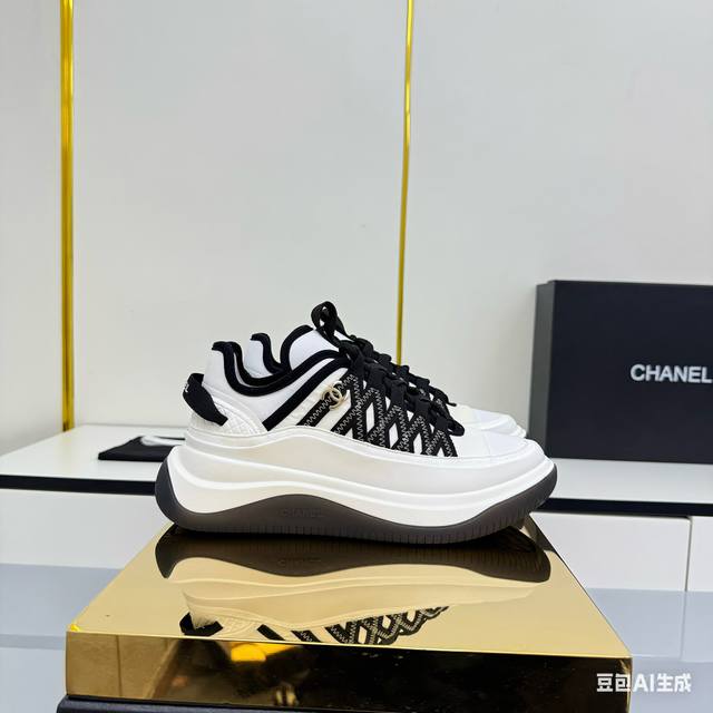 女码 Chanel香奈儿休闲厚底增高鞋 2025专柜顶级休闲款运动鞋 这款经典设计；鞋面多种工艺电绣的风格；大底却时尚运动；不平凡的拥入了多种配色元素 多元化混