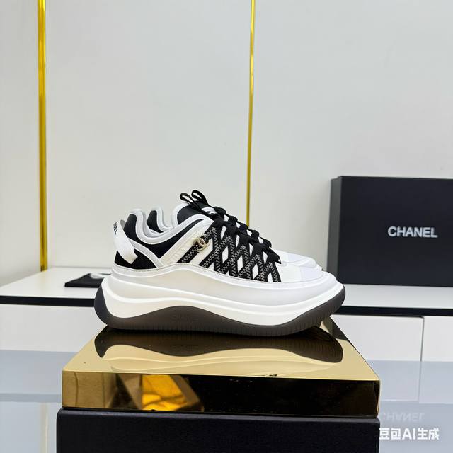 女码 Chanel香奈儿休闲厚底增高鞋 2025专柜顶级休闲款运动鞋 这款经典设计；鞋面多种工艺电绣的风格；大底却时尚运动；不平凡的拥入了多种配色元素 多元化混