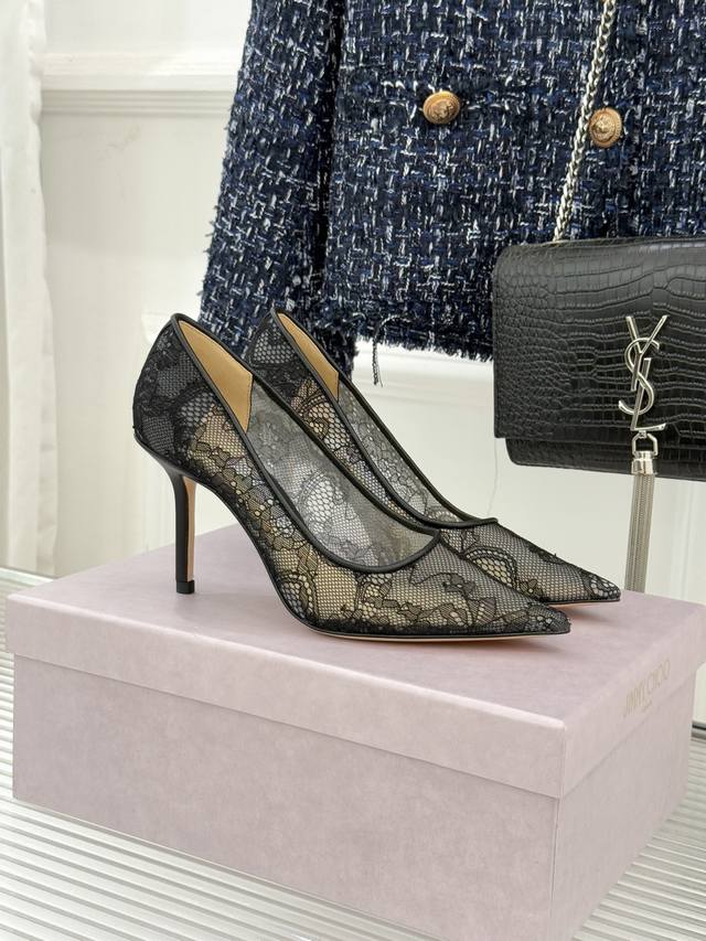 厂价 Jimmy Choo经典蕾丝尖头高跟鞋 超级仙的一款啊！美得让人窒息！ 蕾丝给人以一种很神秘的感觉 朦胧看不清 不管是衣服还是裙子 穿在女人身上 若隐若现