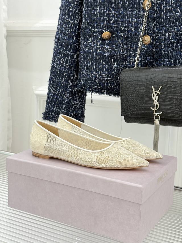 厂价 Jimmy Choo经典蕾丝尖头高跟鞋 超级仙的一款啊！美得让人窒息！ 蕾丝给人以一种很神秘的感觉 朦胧看不清 不管是衣服还是裙子 穿在女人身上 若隐若现