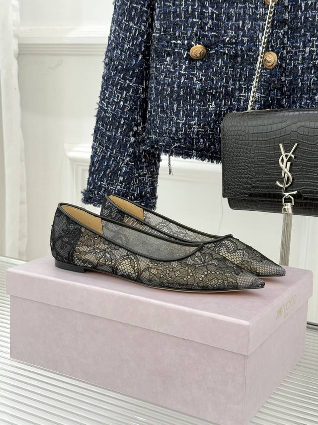 厂价 Jimmy Choo经典蕾丝尖头高跟鞋 超级仙的一款啊！美得让人窒息！ 蕾丝给人以一种很神秘的感觉 朦胧看不清 不管是衣服还是裙子 穿在女人身上 若隐若现