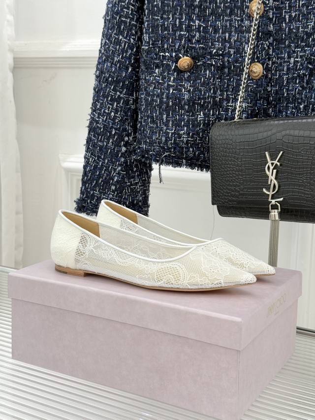 厂价 Jimmy Choo经典蕾丝尖头高跟鞋 超级仙的一款啊！美得让人窒息！ 蕾丝给人以一种很神秘的感觉 朦胧看不清 不管是衣服还是裙子 穿在女人身上 若隐若现