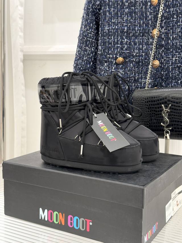 厂价 Moon Boot经典爆款滑雪月亮靴 雪地靴系列 当凛冽寒风裹着碎雪漫过雪原 当滑雪道的弧线在纯白天地间延展 月亮靴携经典基因与硬核性能而来 既是征服冰雪