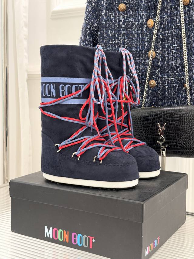 厂价 Moon Boot经典爆款滑雪月亮靴 雪地靴系列 当凛冽寒风裹着碎雪漫过雪原 当滑雪道的弧线在纯白天地间延展 月亮靴携经典基因与硬核性能而来 既是征服冰雪