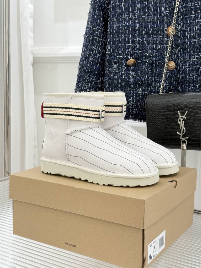 厂价 Ugg X puma彪马联名款新品雪地靴 当雪地靴界的保暖标杆Ugg 与运动领域的潮流先锋puma跨界相拥 打破场景与风格的固有壁垒 凝练双方核心基因打造