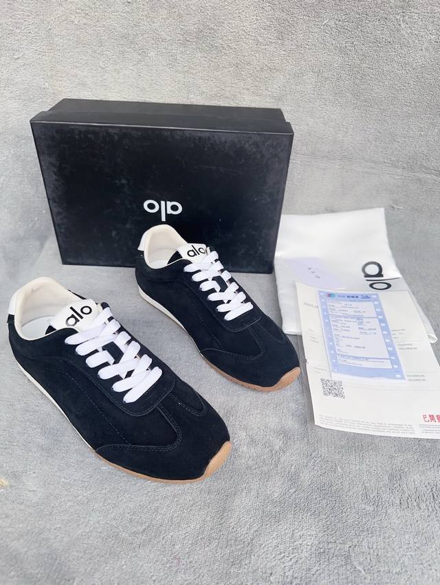 2670秋冬最新情侣款德训鞋 休闲鞋 美国瑜伽服品牌超火的Alo 欧美明星私服首选 这系列真的太好看了 牛津薄底的设计 上脚超级轻便舒服 暴走不累 好看又时尚