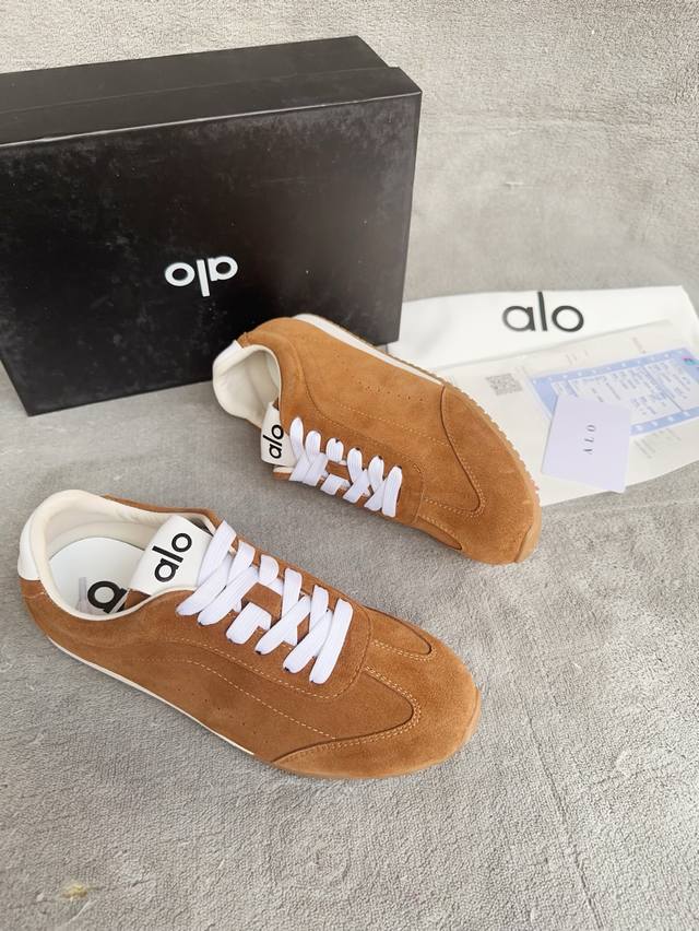2670秋冬最新情侣款德训鞋 休闲鞋 美国瑜伽服品牌超火的Alo 欧美明星私服首选 这系列真的太好看了 牛津薄底的设计 上脚超级轻便舒服 暴走不累 好看又时尚