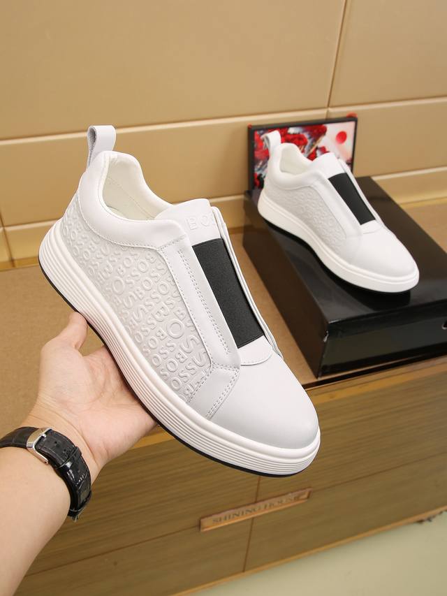 2025年新款刚上，Boss休闲运动男鞋，鞋面采用最新压花材料，大方得体，此款鞋底，非常柔软，舒适轻便，码数38-46码，价格