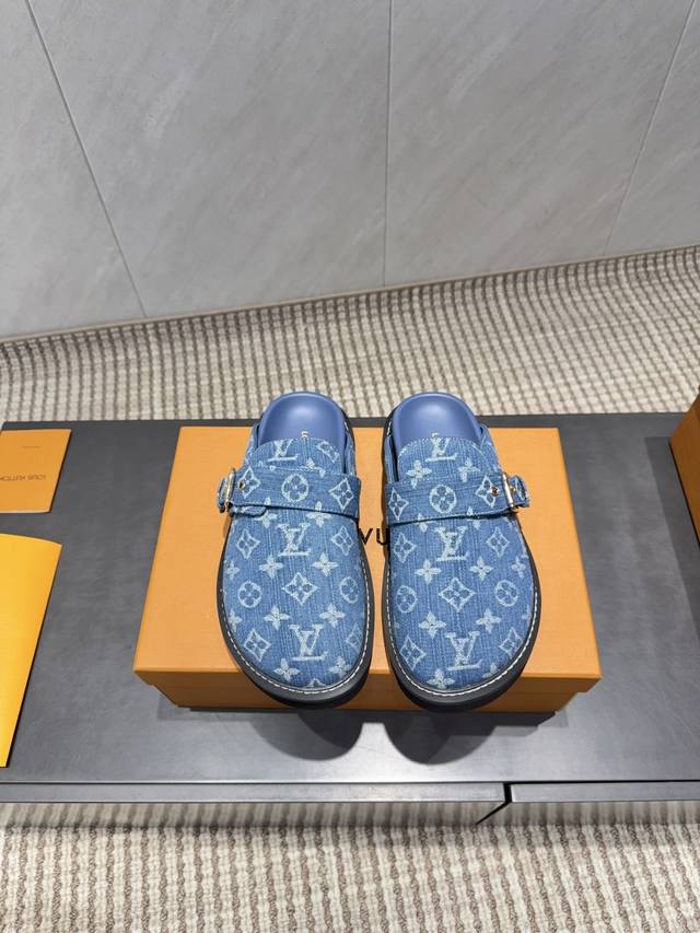 出厂:情侣 独家顶级版本 L驴牌2025Vs秋季情侣新款半拖系列 情侣横带半拖 原版细节，超正版型，超级好看，上脚超大气，自带气质，时尚运动风，舒适度特别棒 面