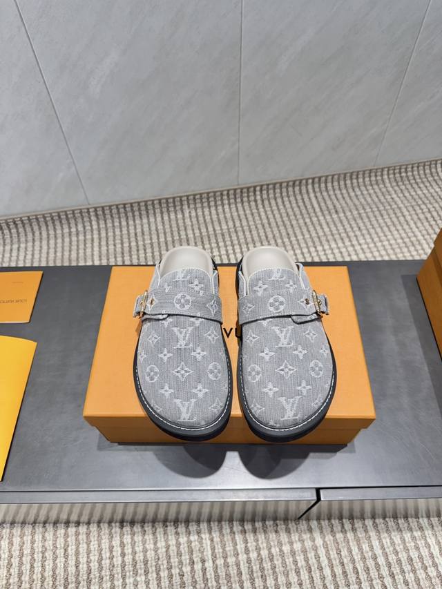 出厂:情侣 独家顶级版本 L驴牌2025Vs秋季情侣新款半拖系列 情侣横带半拖 原版细节，超正版型，超级好看，上脚超大气，自带气质，时尚运动风，舒适度特别棒 面