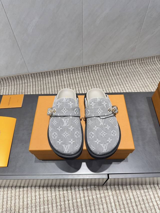 出厂:情侣 独家顶级版本 L驴牌2025Vs秋季情侣新款半拖系列 情侣横带半拖 原版细节，超正版型，超级好看，上脚超大气，自带气质，时尚运动风，舒适度特别棒 面