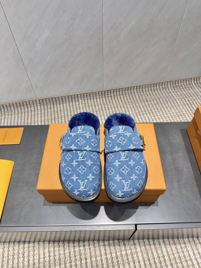 出厂:情侣 独家顶级版本 L驴牌2025Vs秋季情侣新款半拖系列 情侣横带半拖 原版细节，超正版型，超级好看，上脚超大气，自带气质，时尚运动风，舒适度特别棒 面