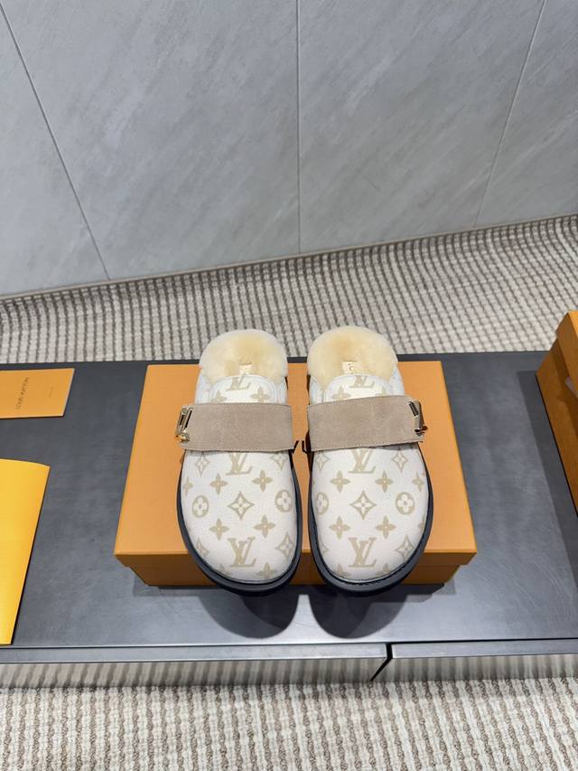 出厂:情侣 独家顶级版本 L驴牌2025Vs秋季情侣新款半拖系列 情侣横带半拖 原版细节，超正版型，超级好看，上脚超大气，自带气质，时尚运动风，舒适度特别棒 面