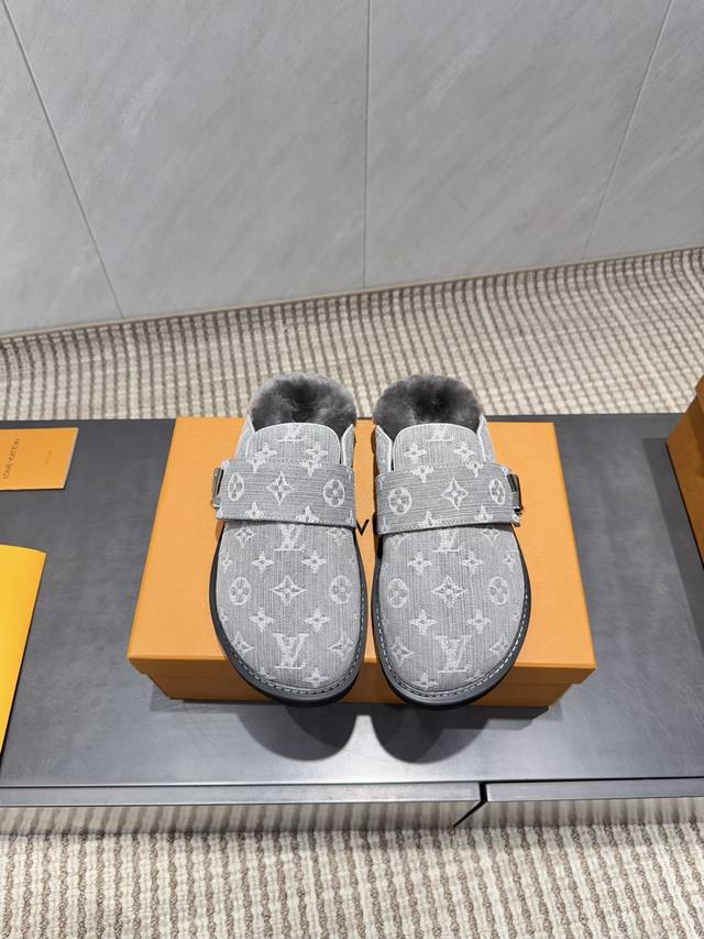 出厂:情侣 独家顶级版本 L驴牌2025Vs秋季情侣新款半拖系列 情侣横带半拖 原版细节，超正版型，超级好看，上脚超大气，自带气质，时尚运动风，舒适度特别棒 面