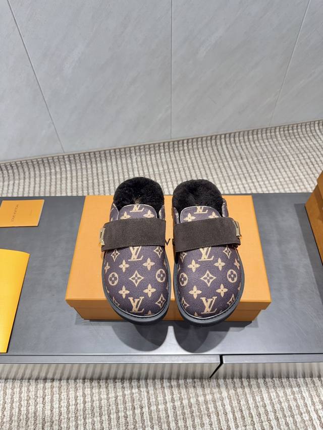 出厂:情侣 独家顶级版本 L驴牌2025Vs秋季情侣新款半拖系列 情侣横带半拖 原版细节，超正版型，超级好看，上脚超大气，自带气质，时尚运动风，舒适度特别棒 面