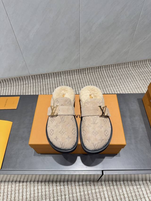 出厂:情侣 独家顶级版本 L驴牌2025Vs秋季情侣新款半拖系列 情侣横带半拖 原版细节，超正版型，超级好看，上脚超大气，自带气质，时尚运动风，舒适度特别棒 面