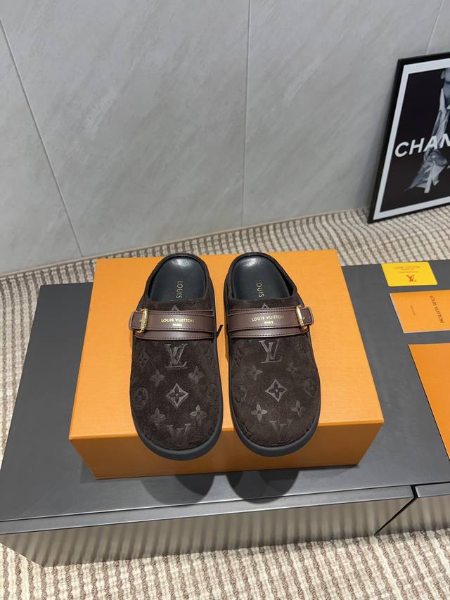 出厂: 独家顶级版本 L驴牌2025Vs秋季新款半拖系列 横带半拖单鞋 原版细节，超正版型，超级好看，上脚超大气，自带气质，时尚运动风，舒适度特别棒 面料:原版