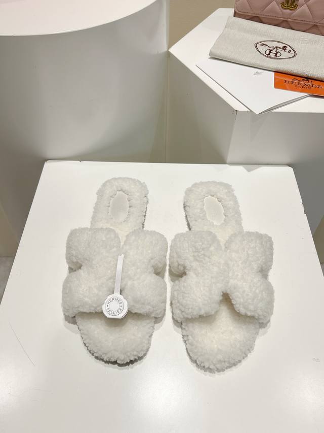 工厂p批 码数：35-43 可做无标： 注：无标需定做 经典款 官网、小红书同步最新配色爱马仕爆款火热上线，做工升级版，高品质！ 时尚潮流最新款泰迪羊毛H拖秋冬